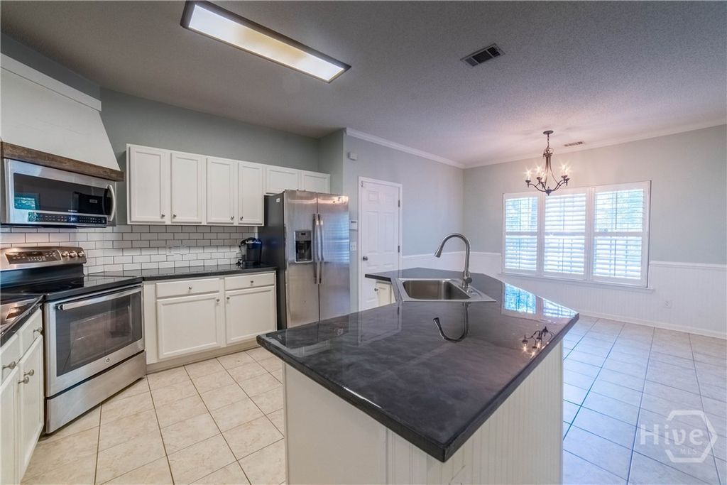Image 16 of property listing at 326 Bristol Way, Richmond Hill, GA 31324