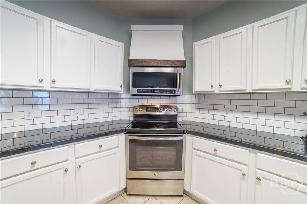 Image 19 of property listing at 326 Bristol Way, Richmond Hill, GA 31324