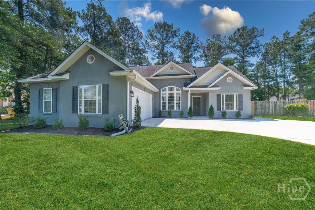 Image 2 of property listing at 326 Bristol Way, Richmond Hill, GA 31324