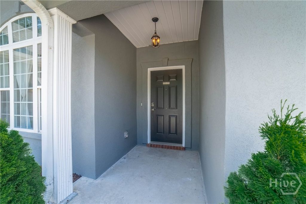 Image 5 of property listing at 326 Bristol Way, Richmond Hill, GA 31324