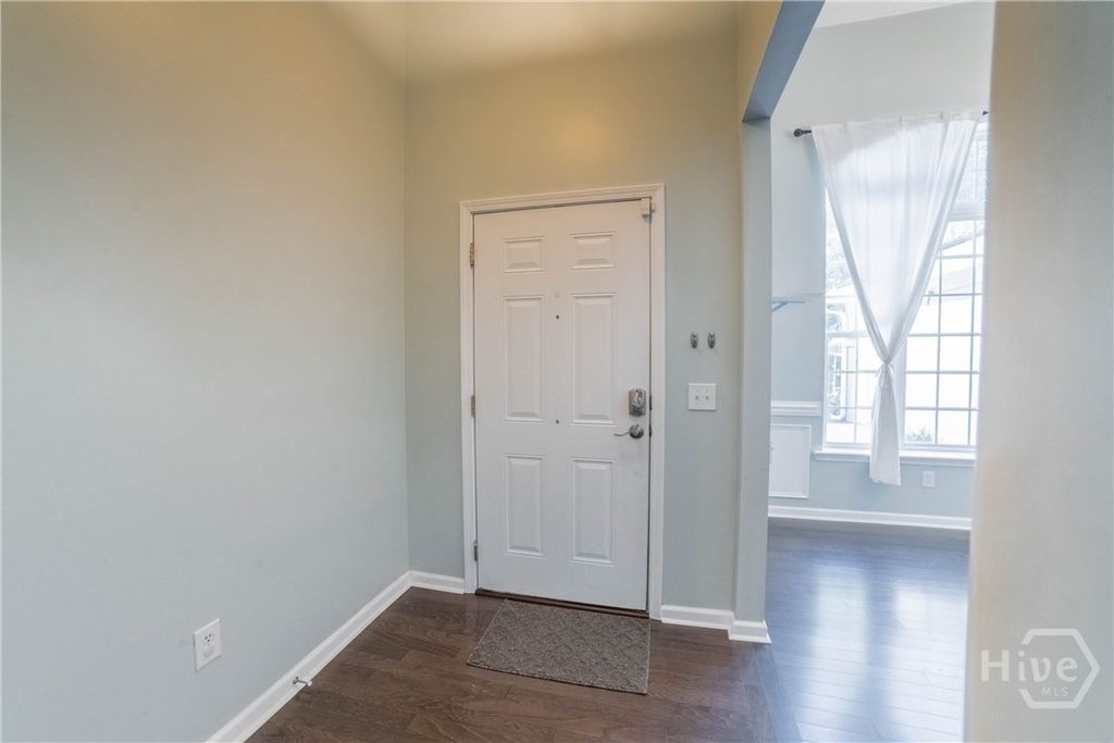 Image 7 of property listing at 326 Bristol Way, Richmond Hill, GA 31324