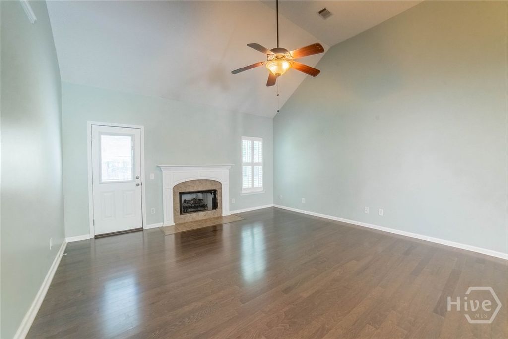 Image 8 of property listing at 326 Bristol Way, Richmond Hill, GA 31324