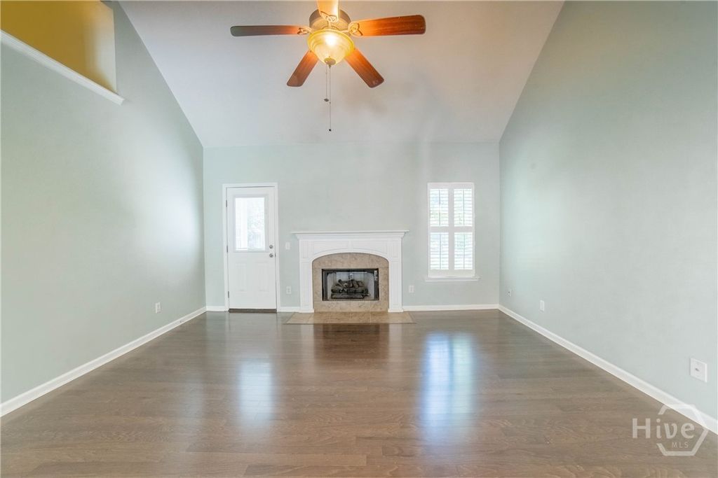 Image 9 of property listing at 326 Bristol Way, Richmond Hill, GA 31324
