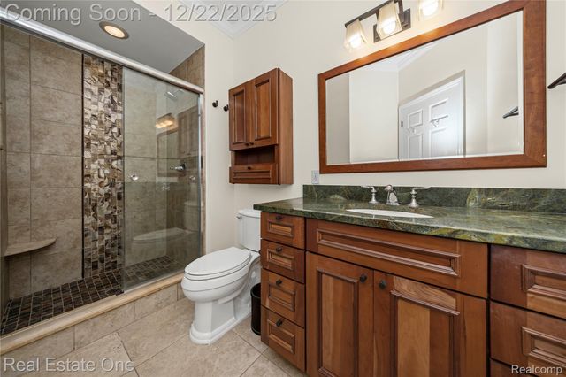 38282 Saratoga Circle, Farmington Hills, MI 48331