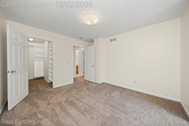 38282 Saratoga Circle, Farmington Hills, MI 48331