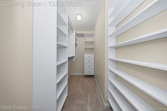 38282 Saratoga Circle, Farmington Hills, MI 48331