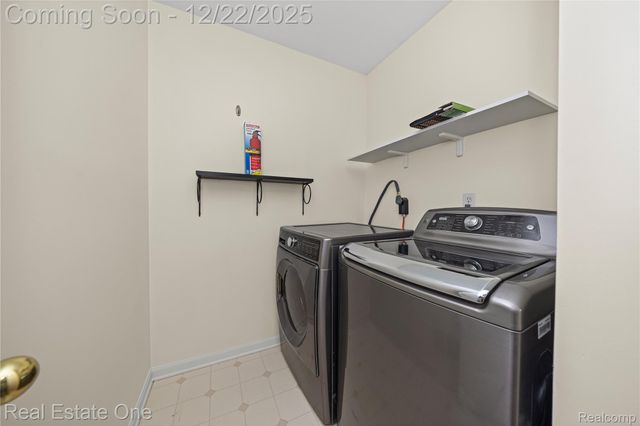 38282 Saratoga Circle, Farmington Hills, MI 48331