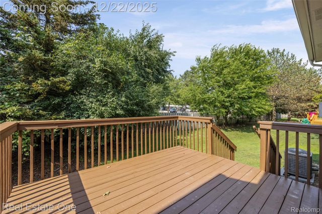 38282 Saratoga Circle, Farmington Hills, MI 48331