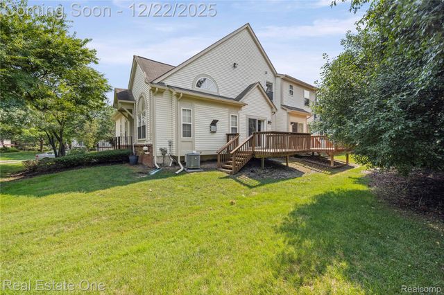 38282 Saratoga Circle, Farmington Hills, MI 48331