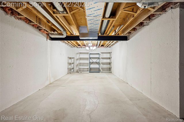 38282 Saratoga Circle, Farmington Hills, MI 48331