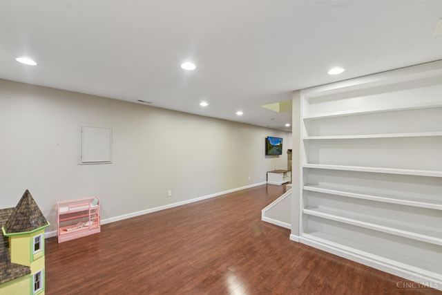 996 Paxton Lake Drive, Miami Twp, OH 45140