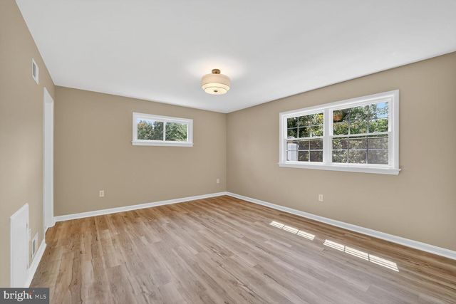 520 N QUAKER LN, Alexandria, VA 22304