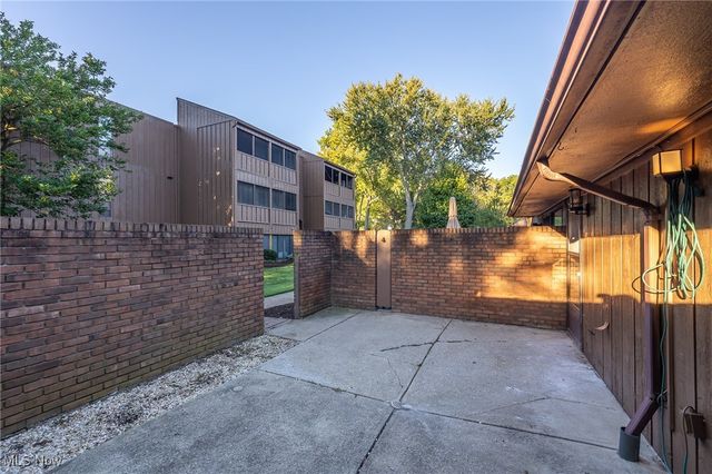 33803 Electric Boulevard H-17, Avon Lake, OH 44012