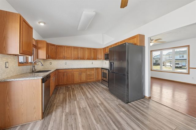 2907 E 43rd Street, Des Moines, IA 50317