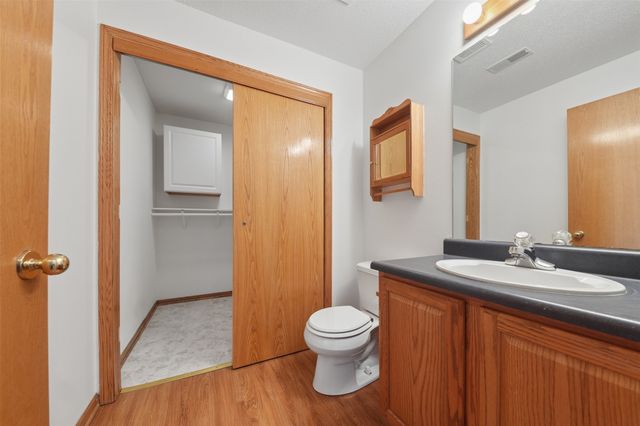 2907 E 43rd Street, Des Moines, IA 50317