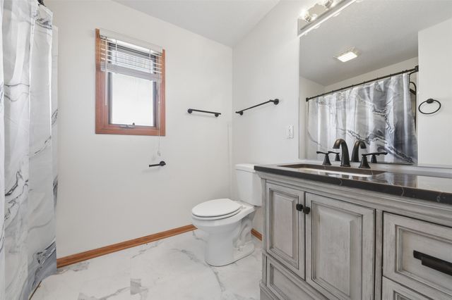 2907 E 43rd Street, Des Moines, IA 50317