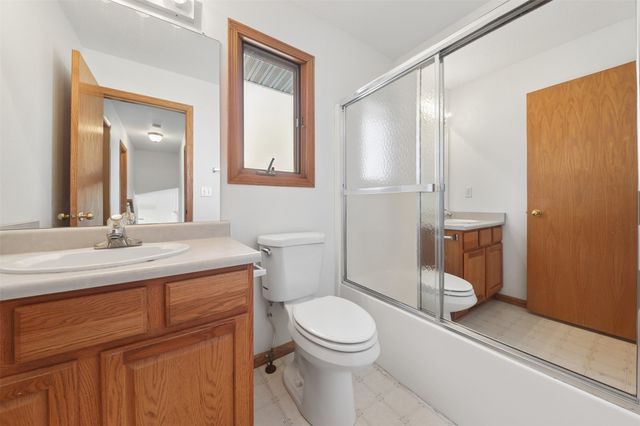 2907 E 43rd Street, Des Moines, IA 50317