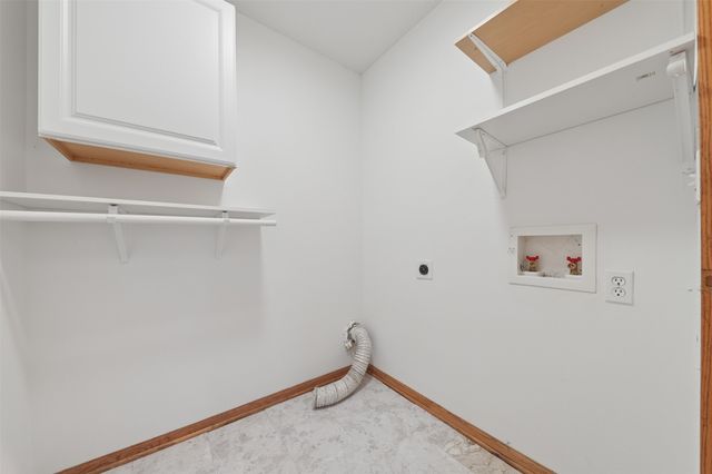 2907 E 43rd Street, Des Moines, IA 50317