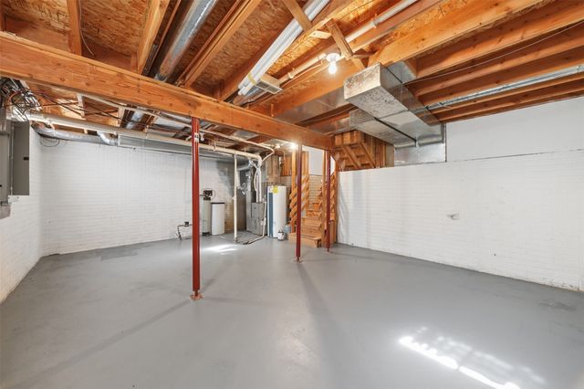 2907 E 43rd Street, Des Moines, IA 50317