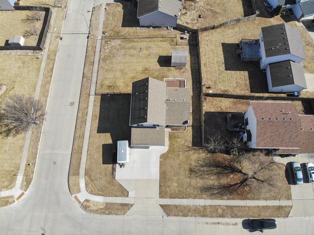 2907 E 43rd Street, Des Moines, IA 50317