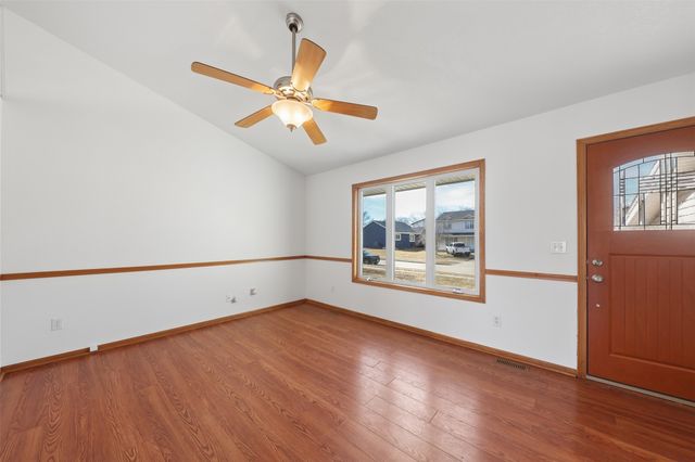 2907 E 43rd Street, Des Moines, IA 50317