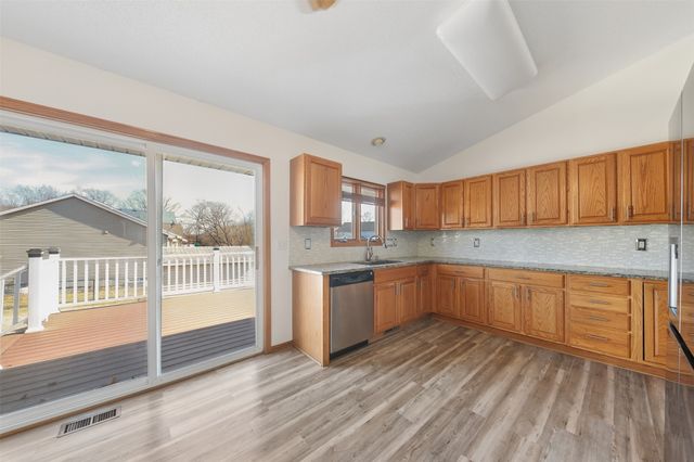 2907 E 43rd Street, Des Moines, IA 50317