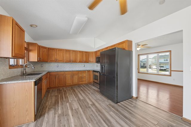 2907 E 43rd Street, Des Moines, IA 50317