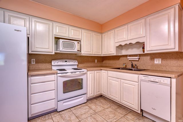 6709 W Schmitt Lane, Evansville, IN 47720
