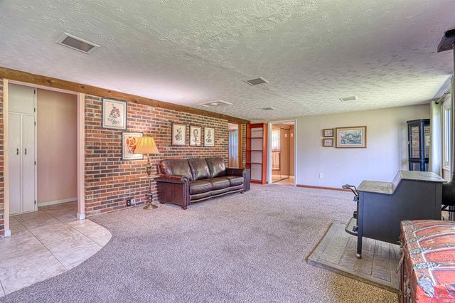 6709 W Schmitt Lane, Evansville, IN 47720