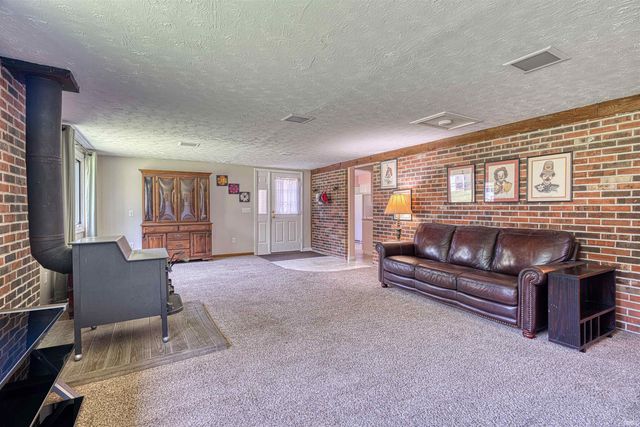 6709 W Schmitt Lane, Evansville, IN 47720