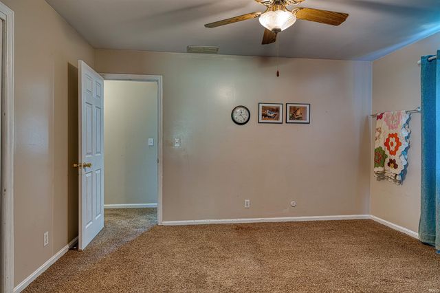 6709 W Schmitt Lane, Evansville, IN 47720