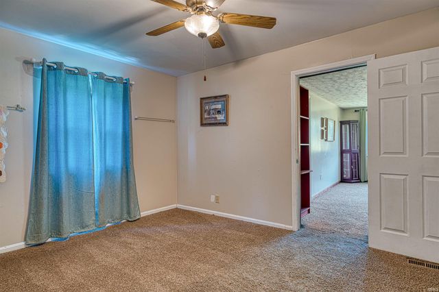 6709 W Schmitt Lane, Evansville, IN 47720