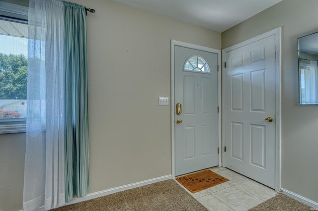 6709 W Schmitt Lane, Evansville, IN 47720