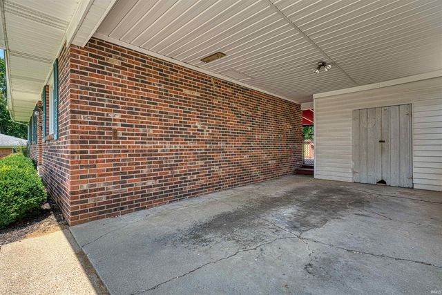 6709 W Schmitt Lane, Evansville, IN 47720