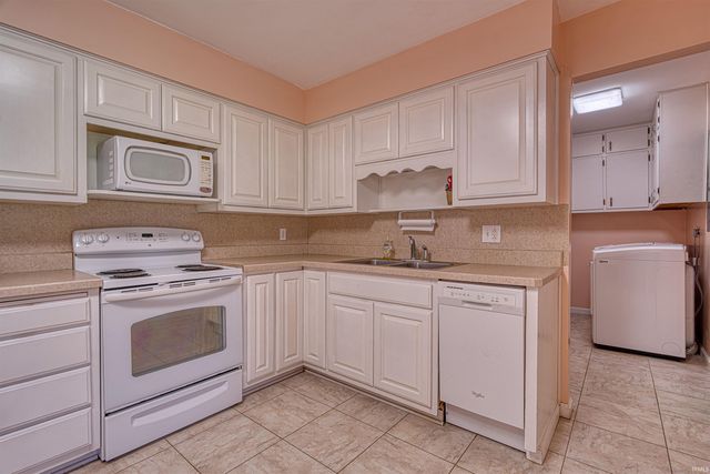 6709 W Schmitt Lane, Evansville, IN 47720