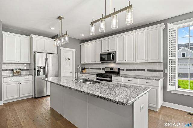 19 Enclave Circle 19, Newtown, CT 06470