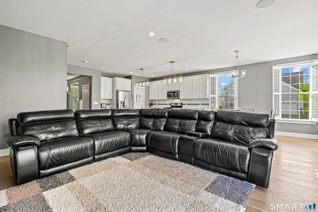 19 Enclave Circle 19, Newtown, CT 06470