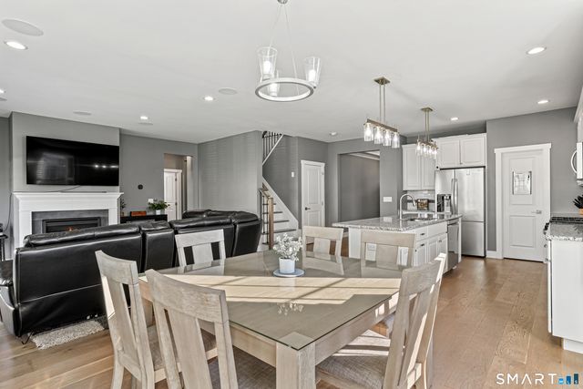 19 Enclave Circle 19, Newtown, CT 06470