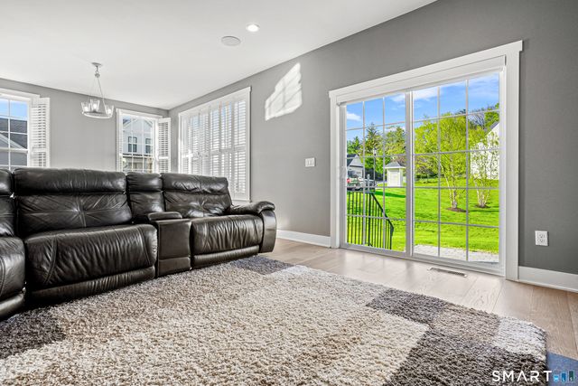 19 Enclave Circle 19, Newtown, CT 06470