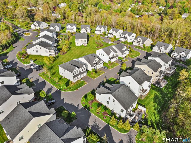 19 Enclave Circle 19, Newtown, CT 06470