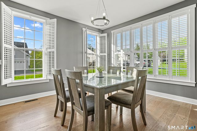 19 Enclave Circle 19, Newtown, CT 06470