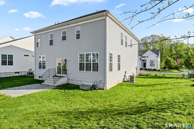19 Enclave Circle 19, Newtown, CT 06470
