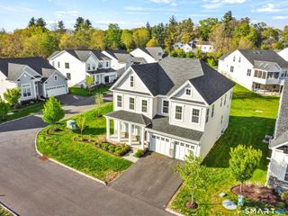 19 Enclave Circle 19, Newtown, CT 06470