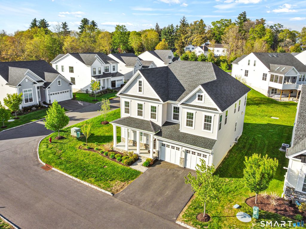 19 Enclave Circle 19, Newtown, CT 06470