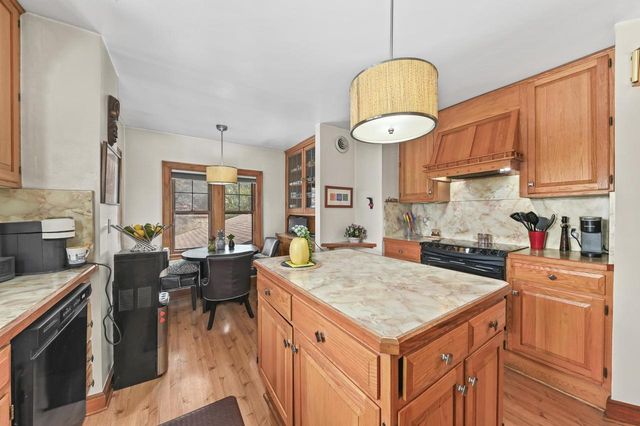 3290 N 44th STREET, Milwaukee, WI 53216