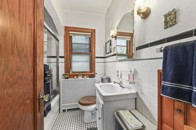 3290 N 44th STREET, Milwaukee, WI 53216