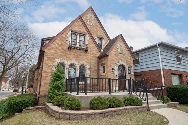 3290 N 44th STREET, Milwaukee, WI 53216
