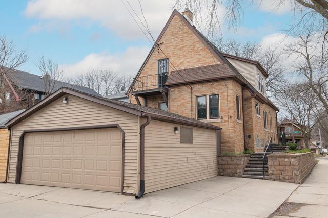 3290 N 44th STREET, Milwaukee, WI 53216