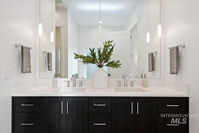 10651 W Otter Rock Dr, Star, ID 83669