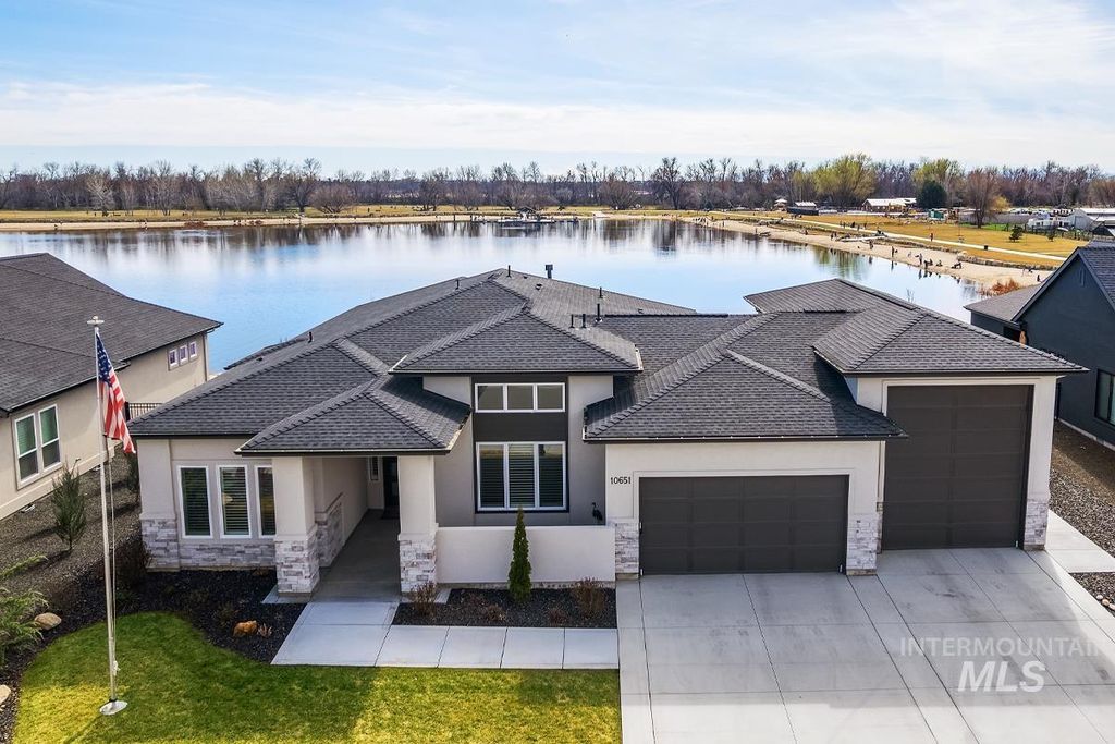 10651 W Otter Rock Dr, Star, ID 83669
